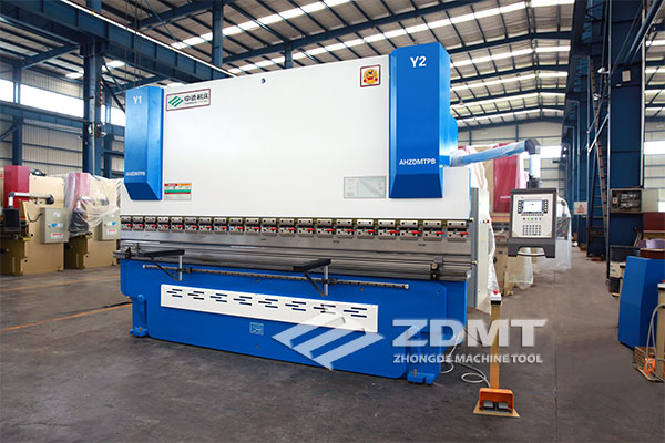 中德機(jī)床攜手意大利ESA成功研制新型電液同步數(shù)控折彎?rùn)C(jī)1 中德機(jī)床攜手意大利ESA成功研制新型電液同步數(shù)控折彎?rùn)C(jī)1