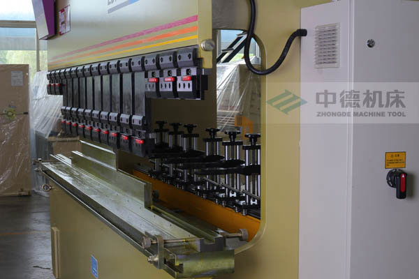 ZDPK-10032巨大開啟高度專為制造不銹鋼水槽而設(shè)計(jì) ZDPK-10032巨大開啟高度專為制造不銹鋼水槽而設(shè)計(jì)